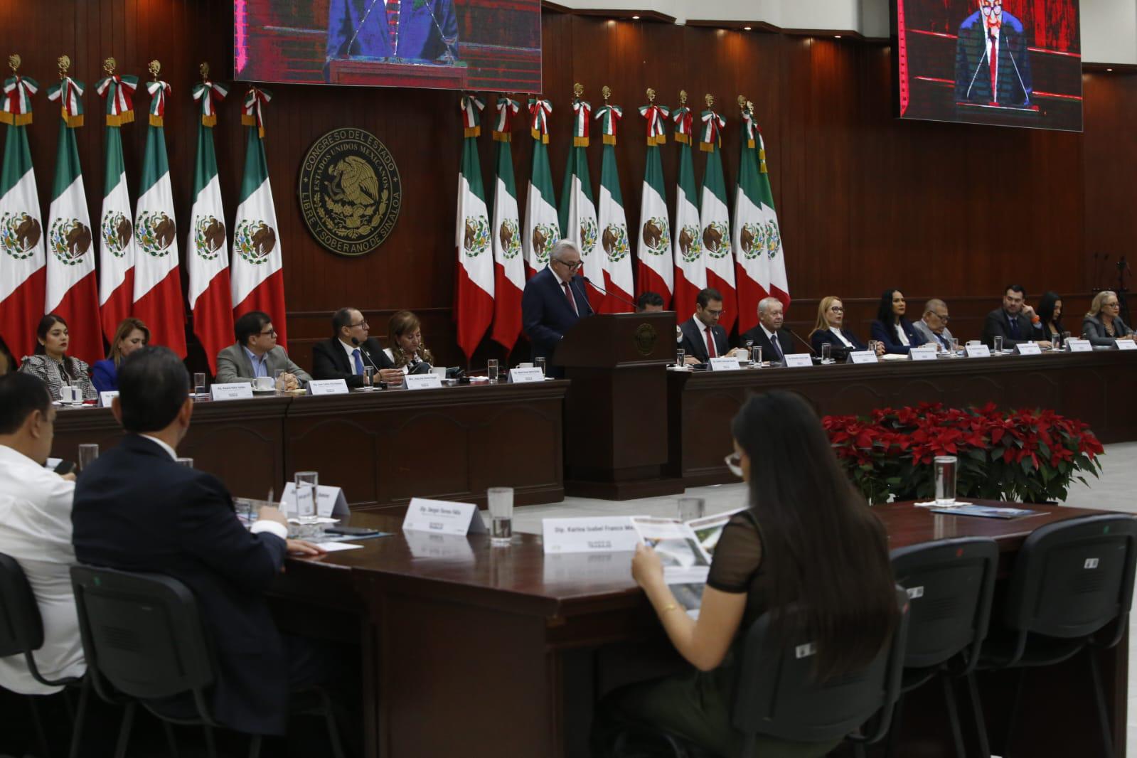 $!Presenta Rocha Cuarto Informe; en seguridad sólo expone formación policial y omite cifras de incidencia