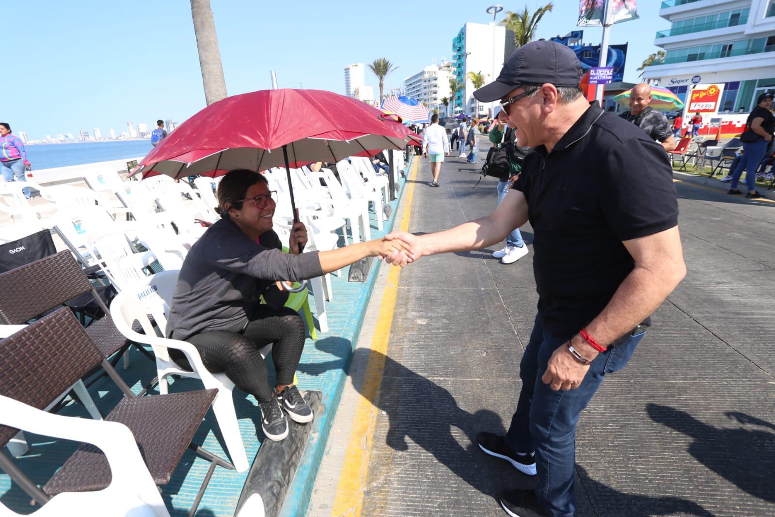 $!Aseguran sillas que pretendían rentar para desfile del Carnaval