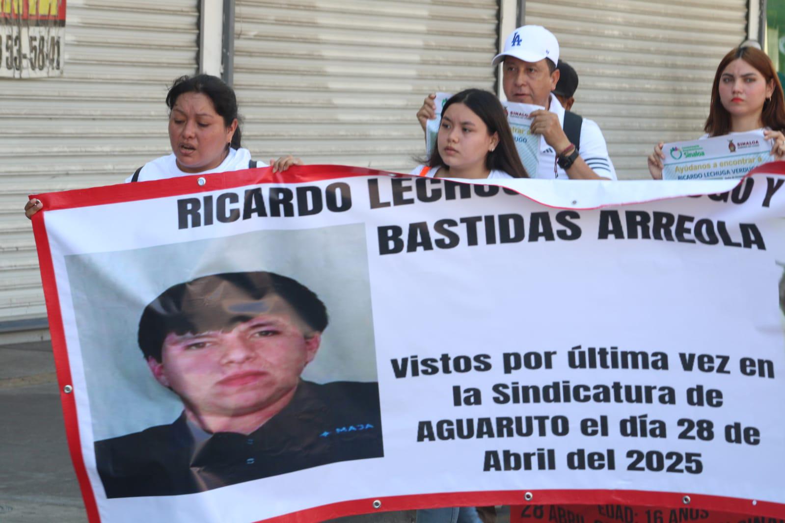 $!Marchan por los jóvenes Ramsés y Ricardo, a dos meses de su desaparición en Aguaruto, Culiacán