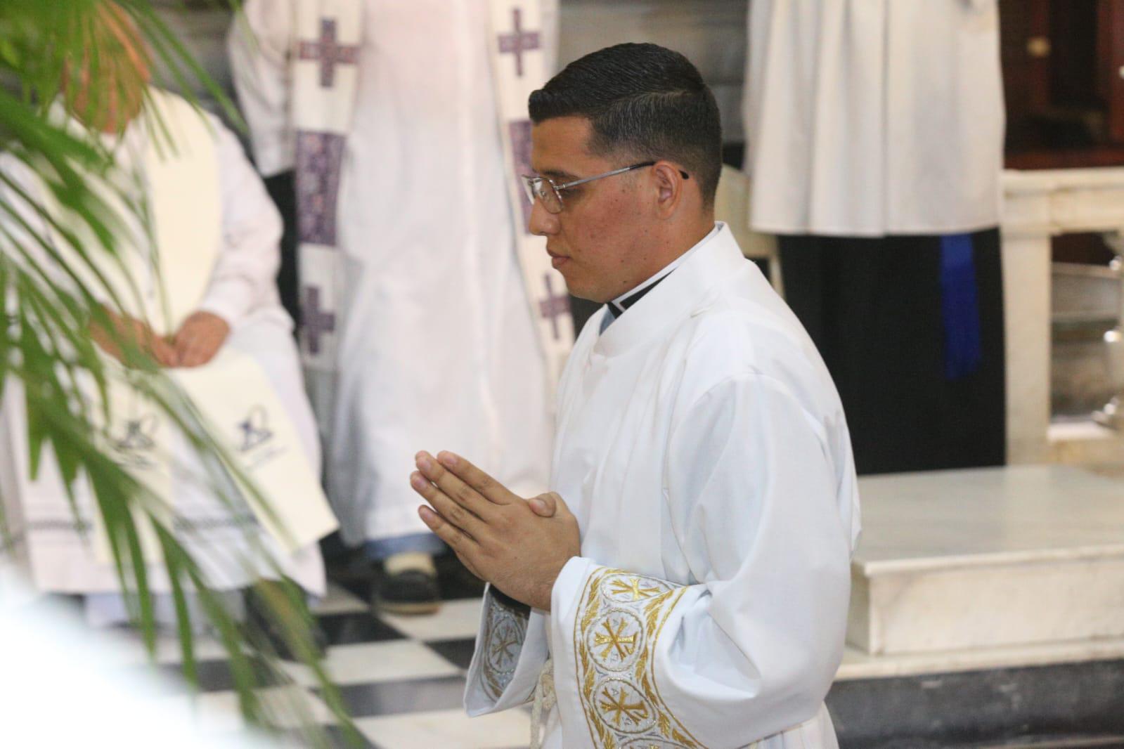 $!Sacerdotes del sur de Sinaloa renuevan su compromiso en Misa Crismal