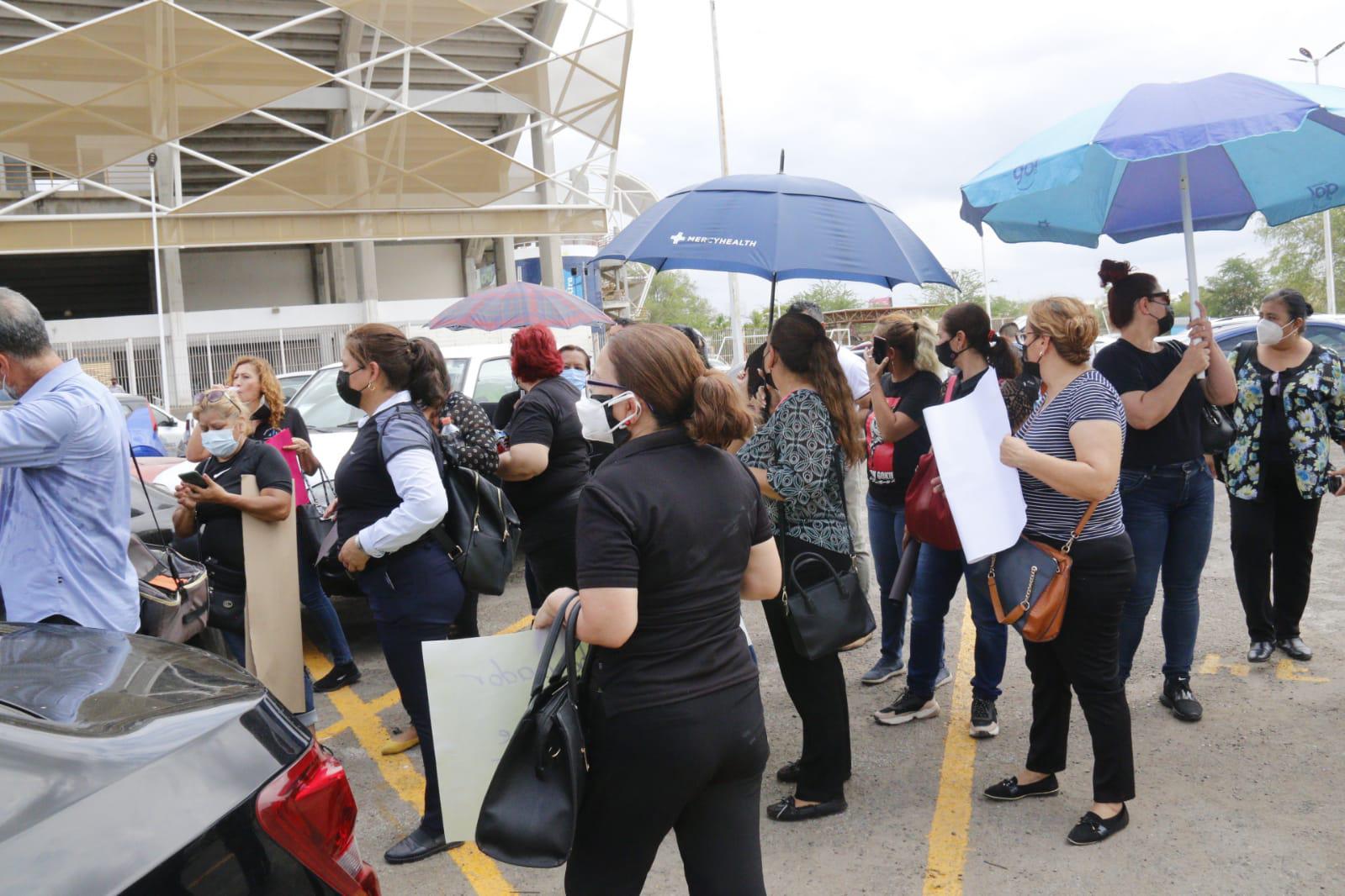 $!Viudas de policías exigen publicación del Decreto 645; Quirino quiere hacer modificaciones