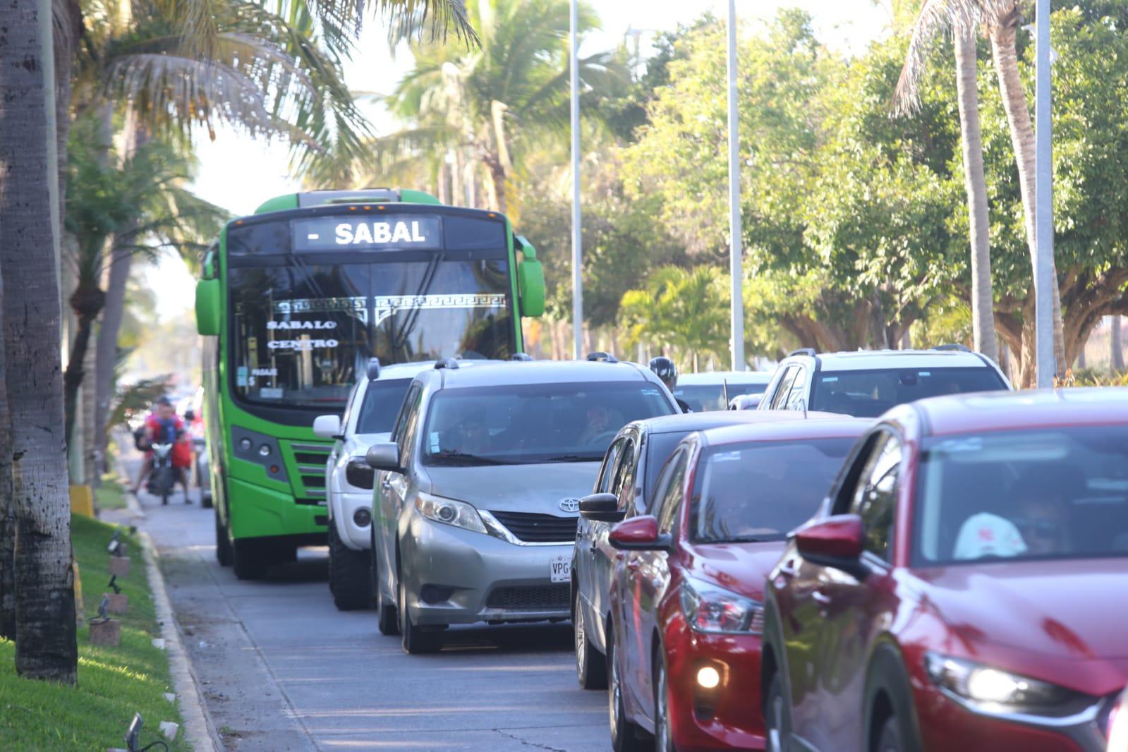 $!Se carga el tráfico en la Zona Dorada este viernes