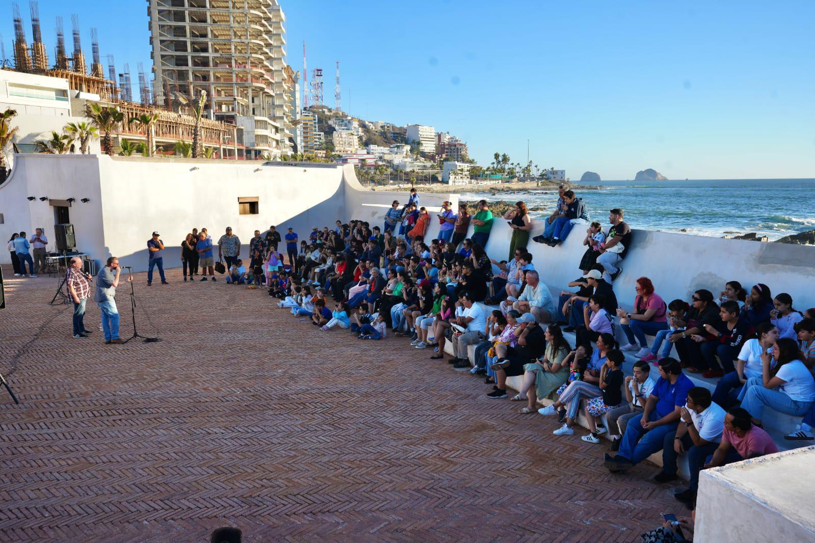 $!Una nutrida asistencia tuvo la clase abierta.