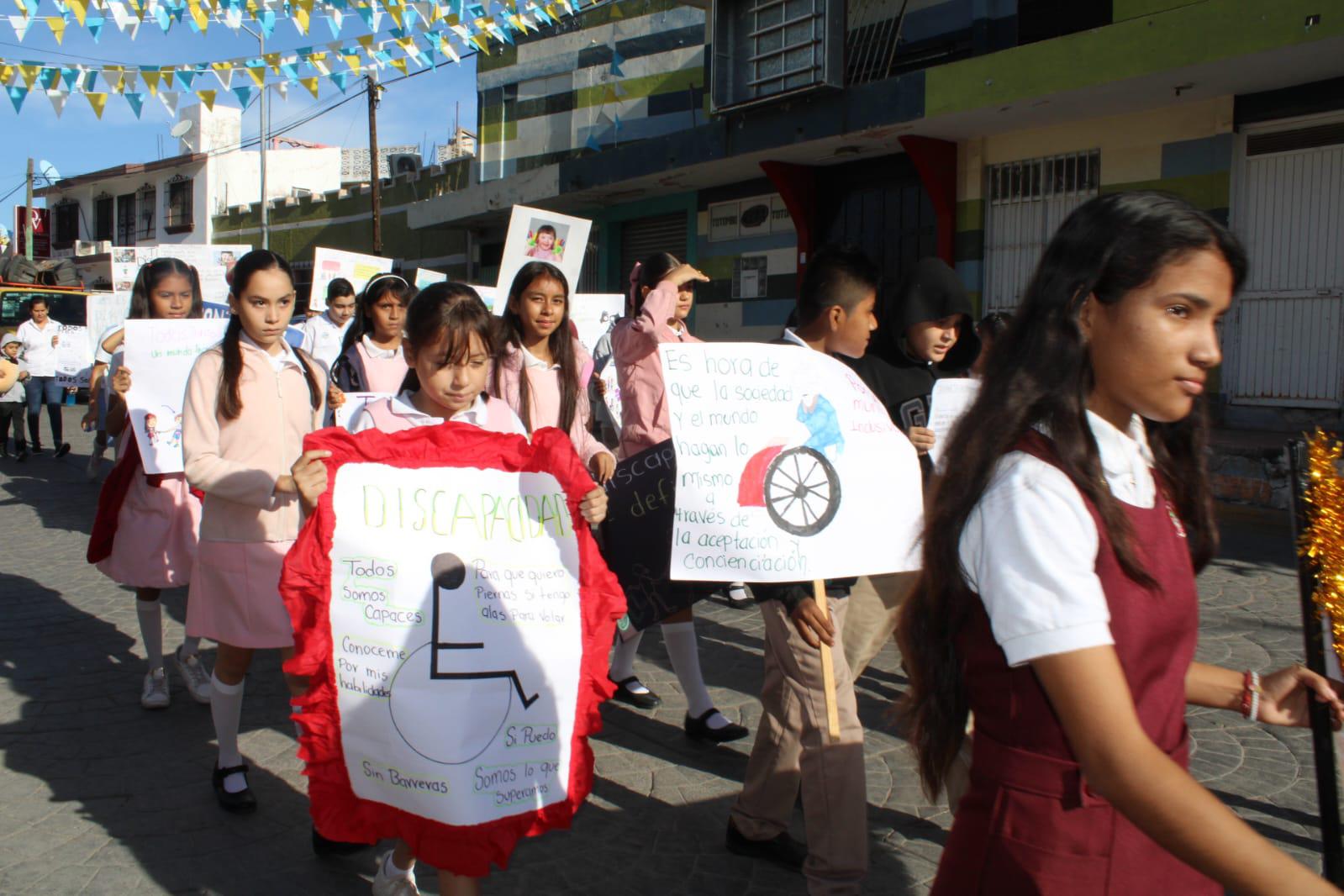 $!Desfilan en Rosario para promover la inclusión de personas con discapacidad