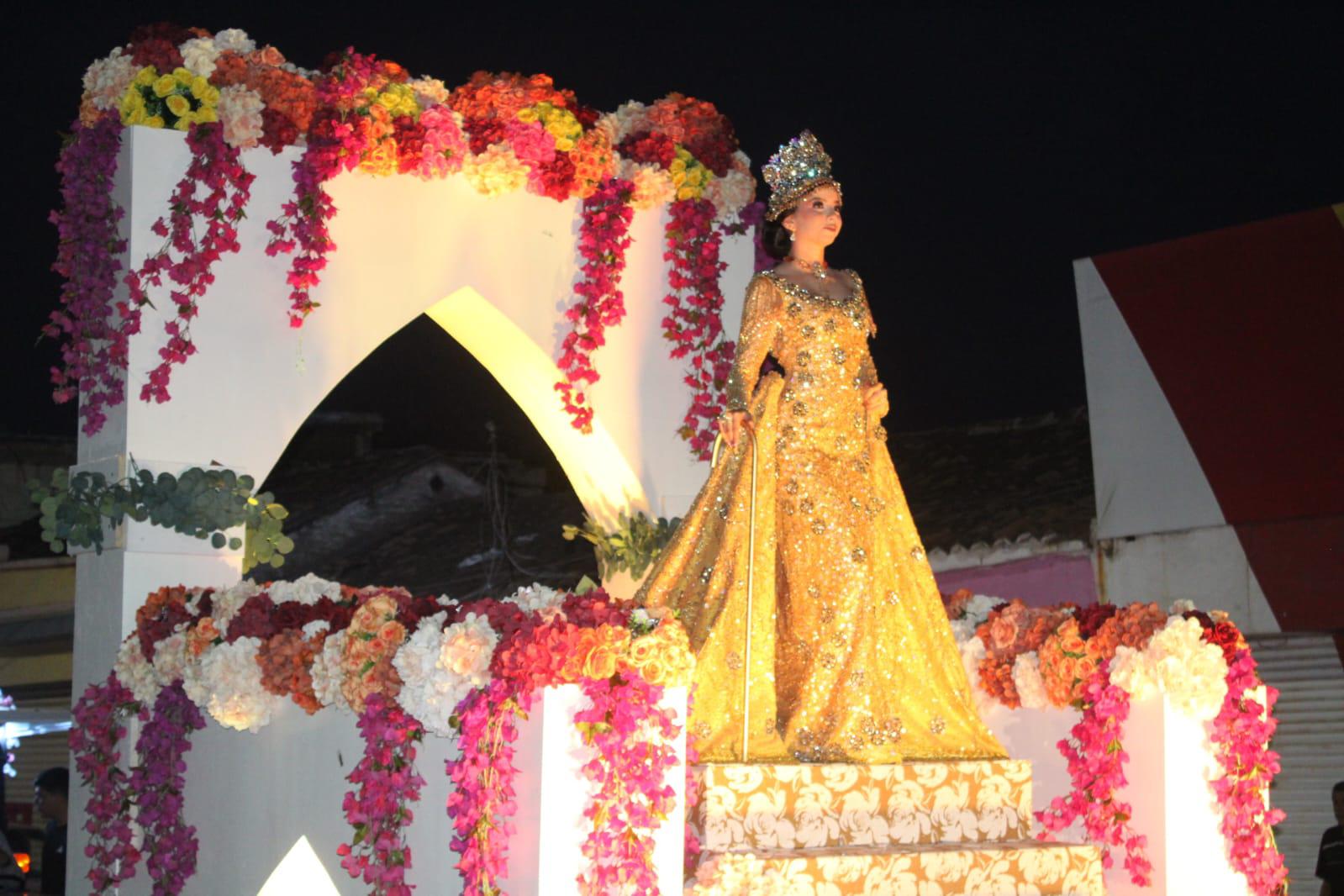 $!Chicos y grandes disfrutan del tradicional desfile de la Feria de la Primavera en Rosario