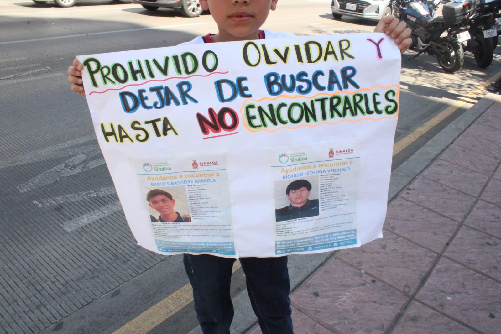$!Marchan por los jóvenes Ramsés y Ricardo, a dos meses de su desaparición en Aguaruto, Culiacán