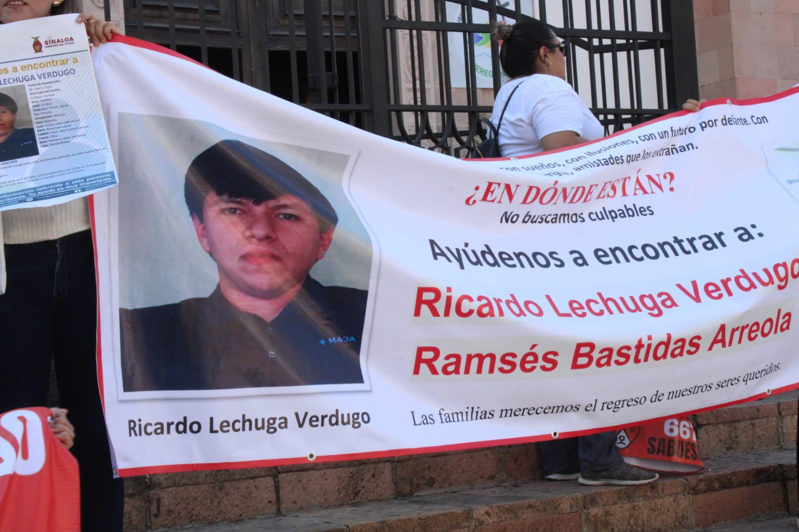 $!Marchan por los jóvenes Ramsés y Ricardo, a dos meses de su desaparición en Aguaruto, Culiacán