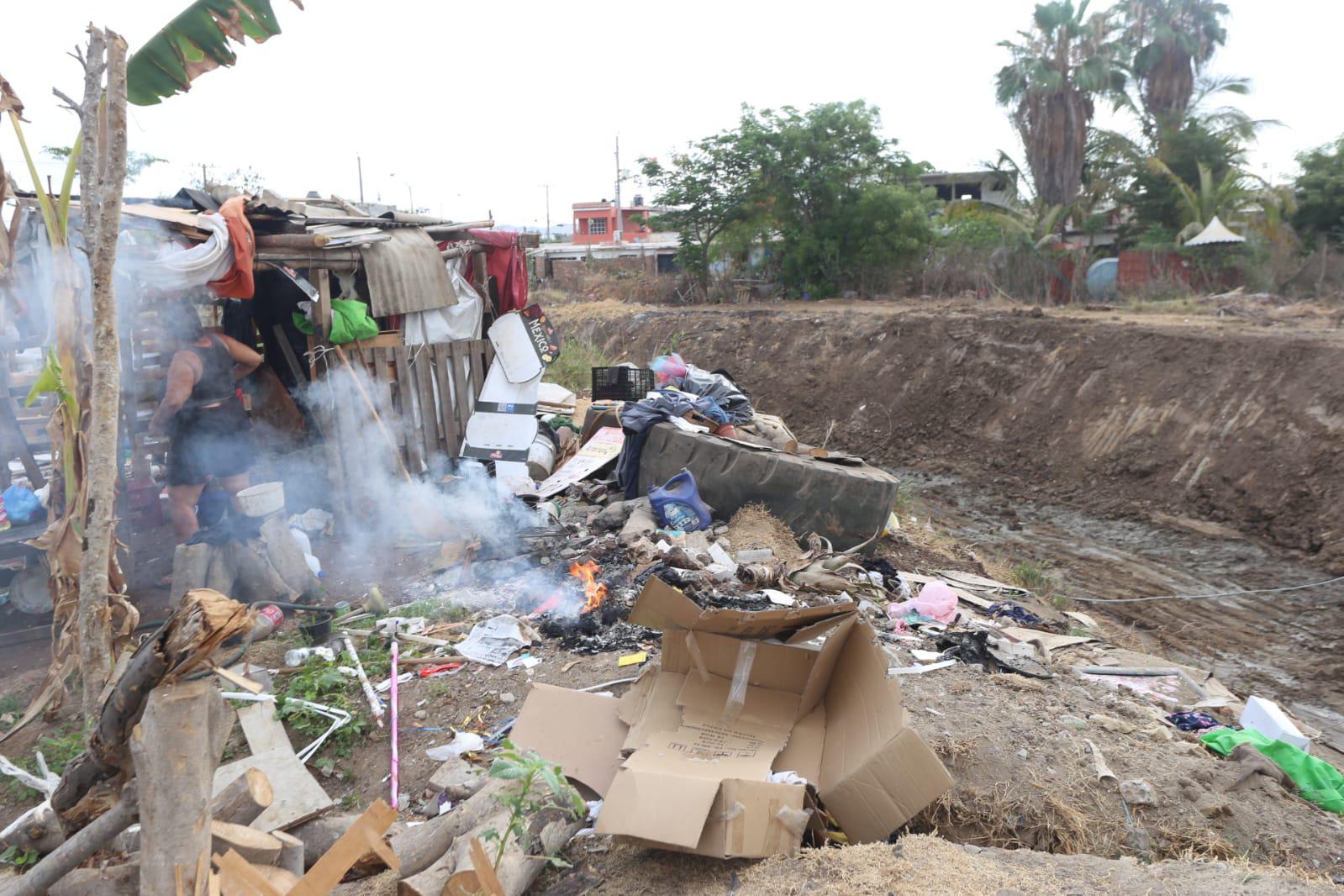 $!Detienen trabajos de desvío de canal en Mazatlán a petición de vecinos