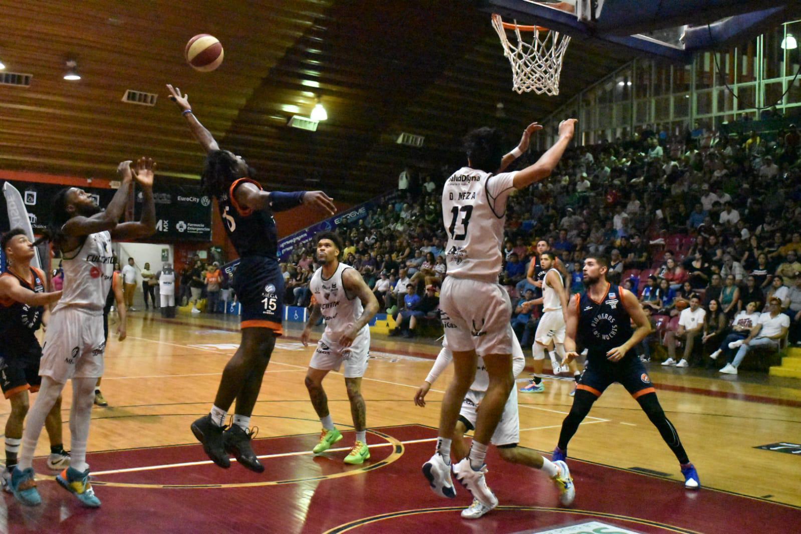 $!Caballeros de Culiacán pega primero en los playoffs