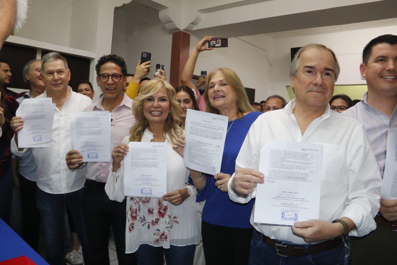 $!Juan Alfonso Mejía, Brenda Látigo y Pío Esquer se registran en el PAN por diputaciones federales