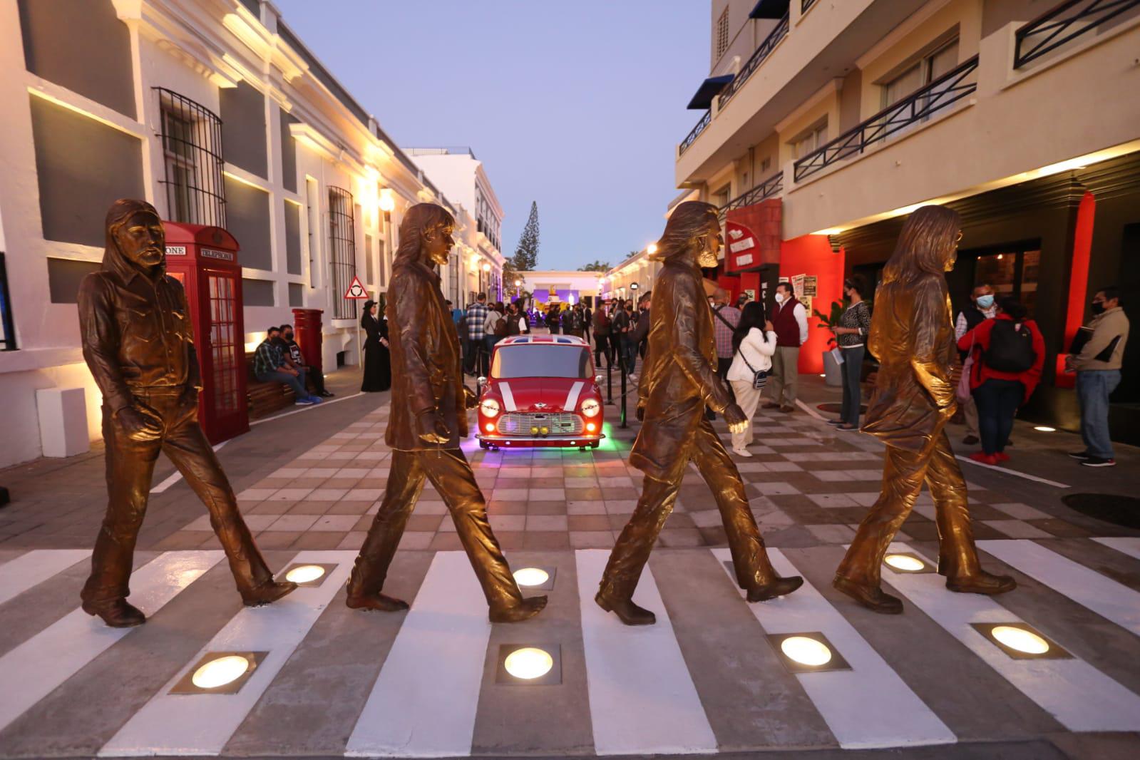 $!Develan placa del callejón Liverpool y el monumento a The Beatles en Mazatlán