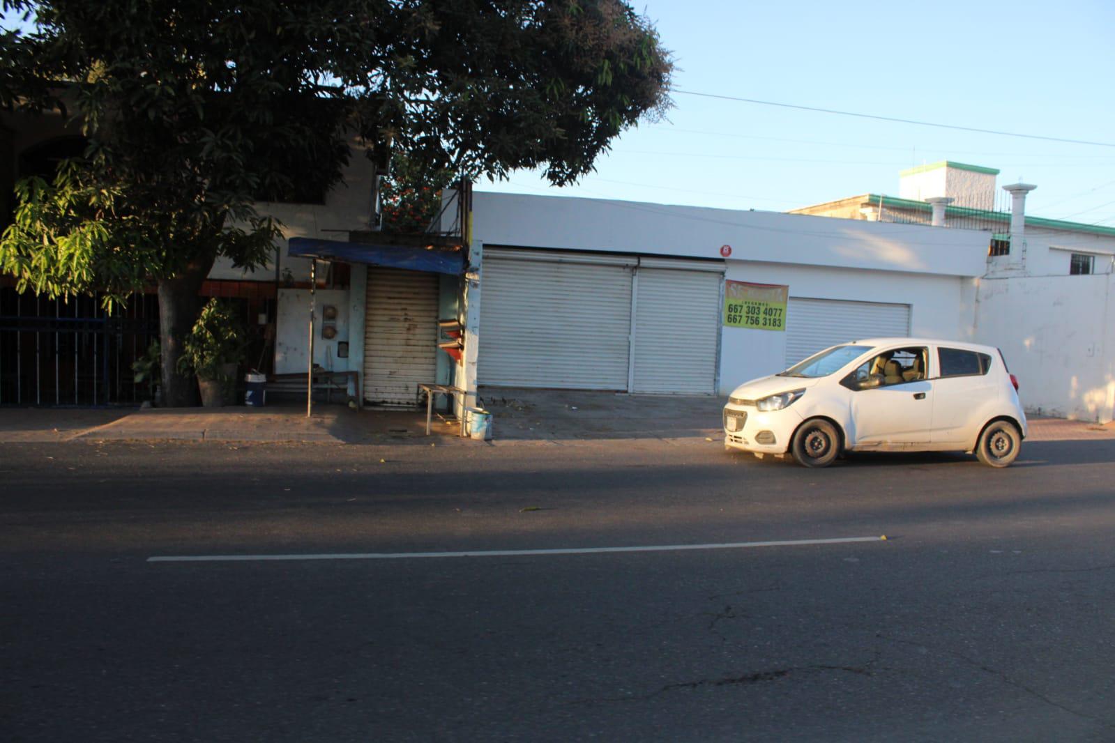$!Cierran Calzada Aeropuerto, en Culiacán, tras agresión a balazos con un hombre herido