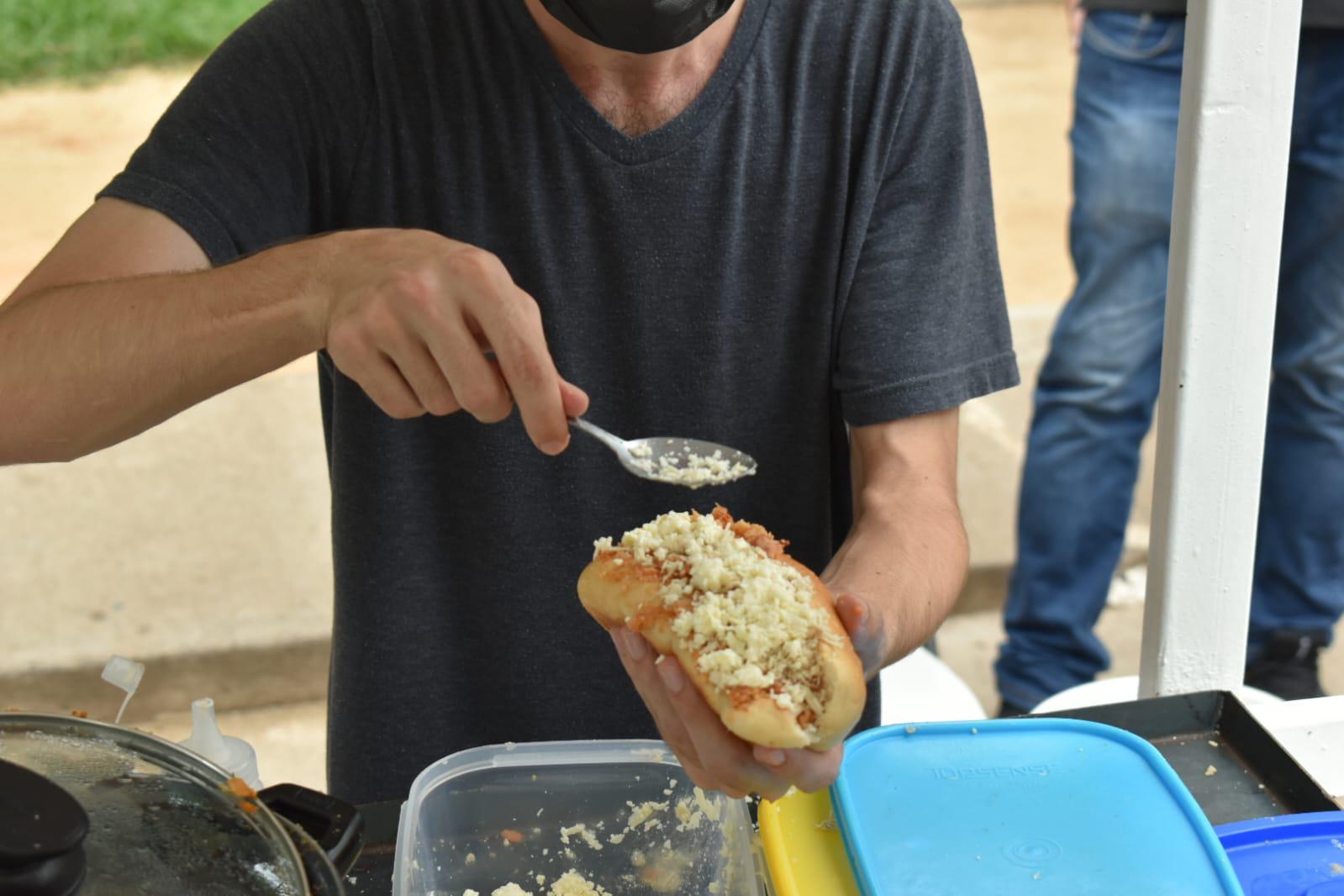 $!Llega el sabor chilango a Culiacán: Hernán abre puesto de tortas de chilaquiles