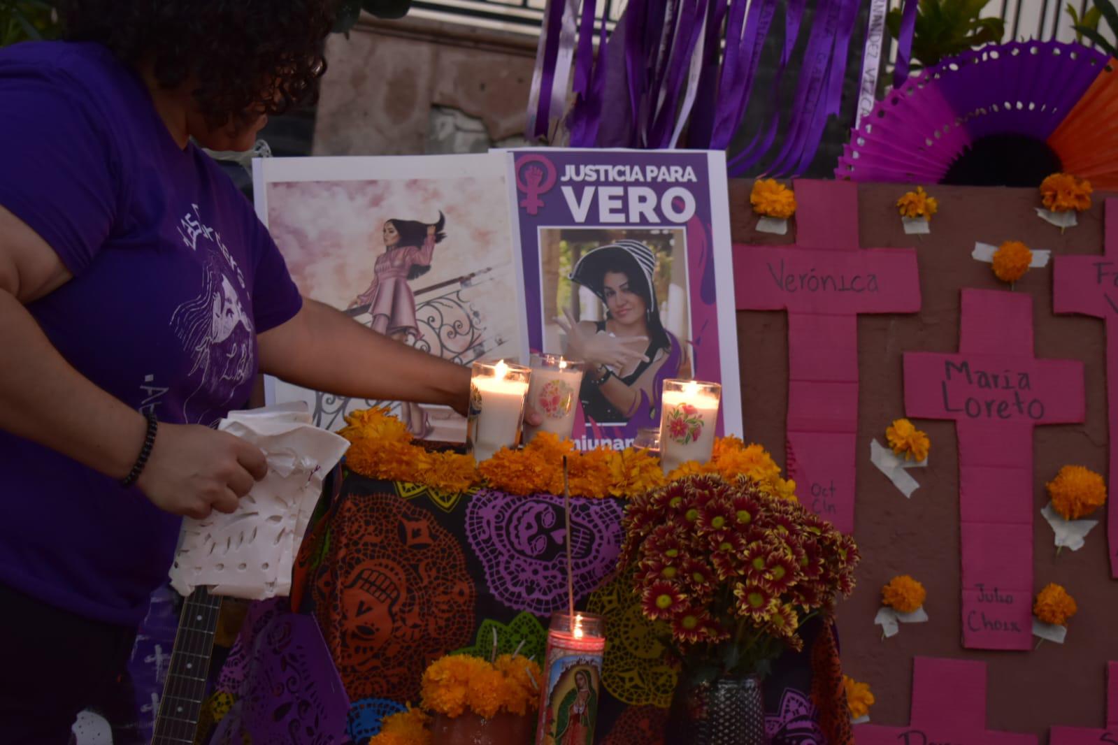 $!Colectivo realiza en Culiacán ofrenda en honor a las víctimas de feminicidios; buscan visibilizar la alerta de género