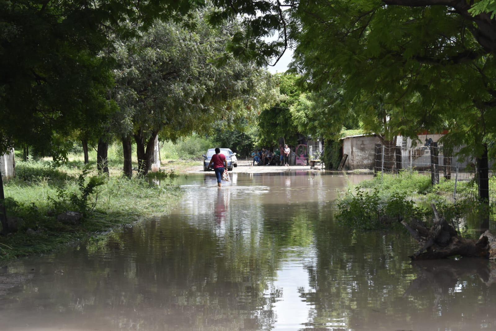 $!Lluvia de madrugada deja daños en campo San Rafael, Costa Rica; vecinos se niegan a evacuar