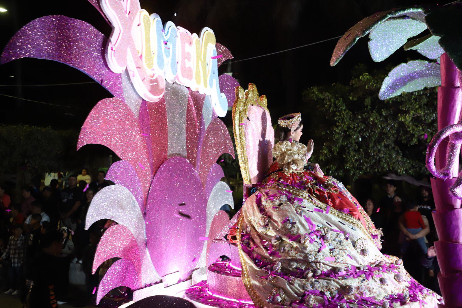 $!El río de la fantasía recorre las calles de La Cruz con el desfile del Carnaval Elota 2025