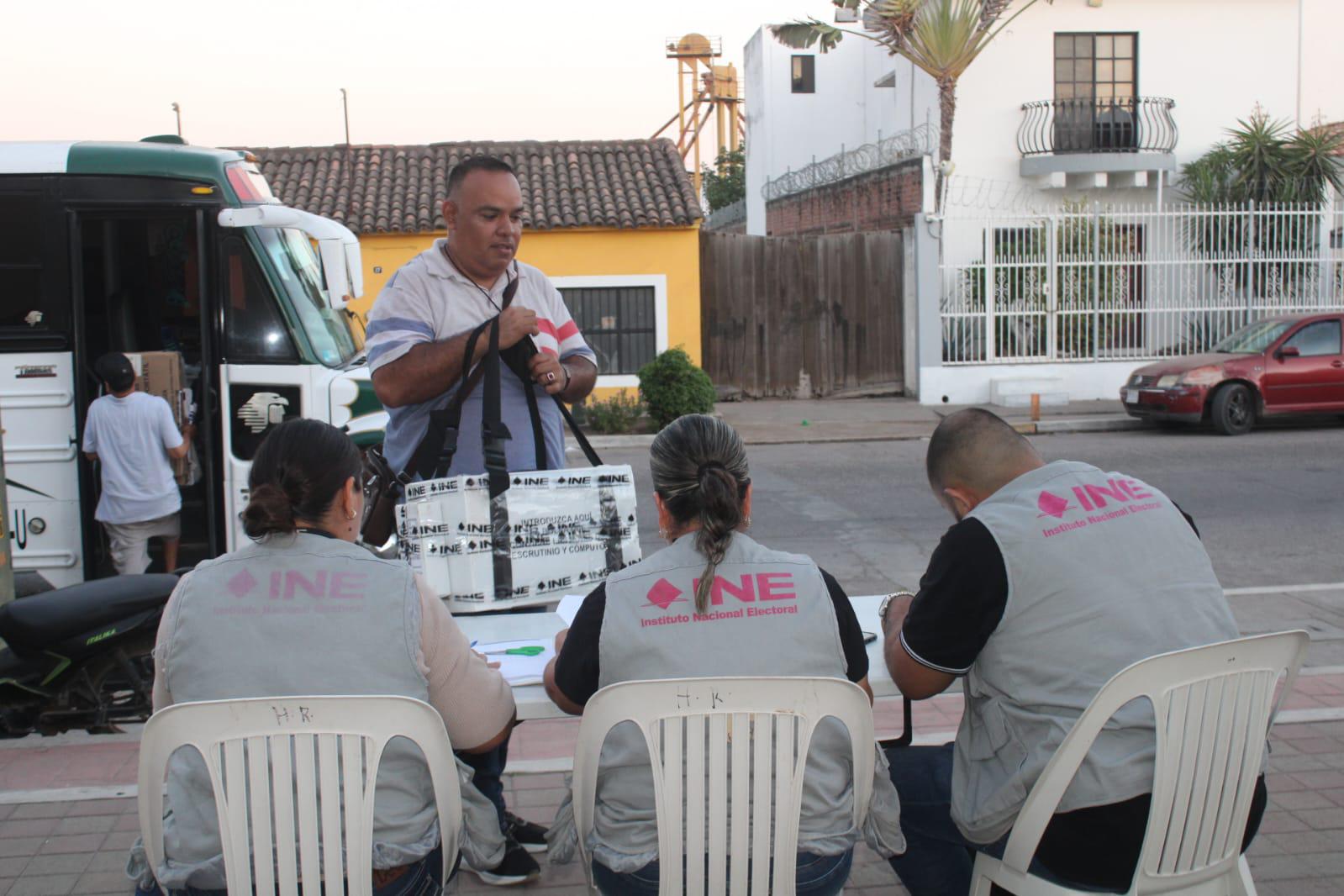 $!Tras cierre de casillas en Rosario, inicia captación de paquetes para su traslado a Mazatlán