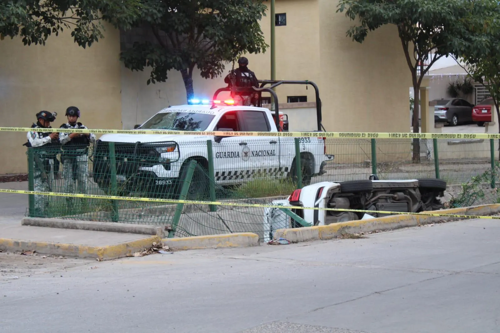 $!Cae vehículo dentro de un arroyo en el sector Los Ángeles, en Culiacán