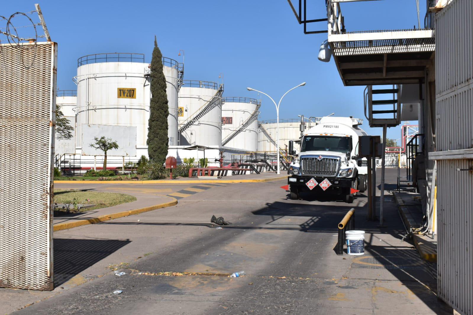 $!Liberan agricultores instalaciones de Pemex en Culiacán