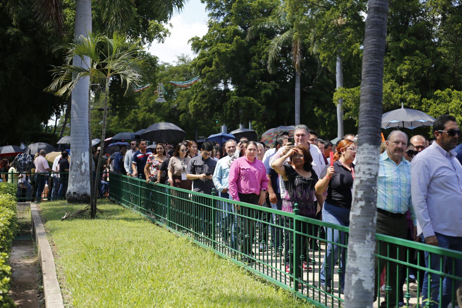 $!Evacuan Palacio de Gobierno de Sinaloa en 6 minutos y 35 segundos por simulacro nacional de sismo