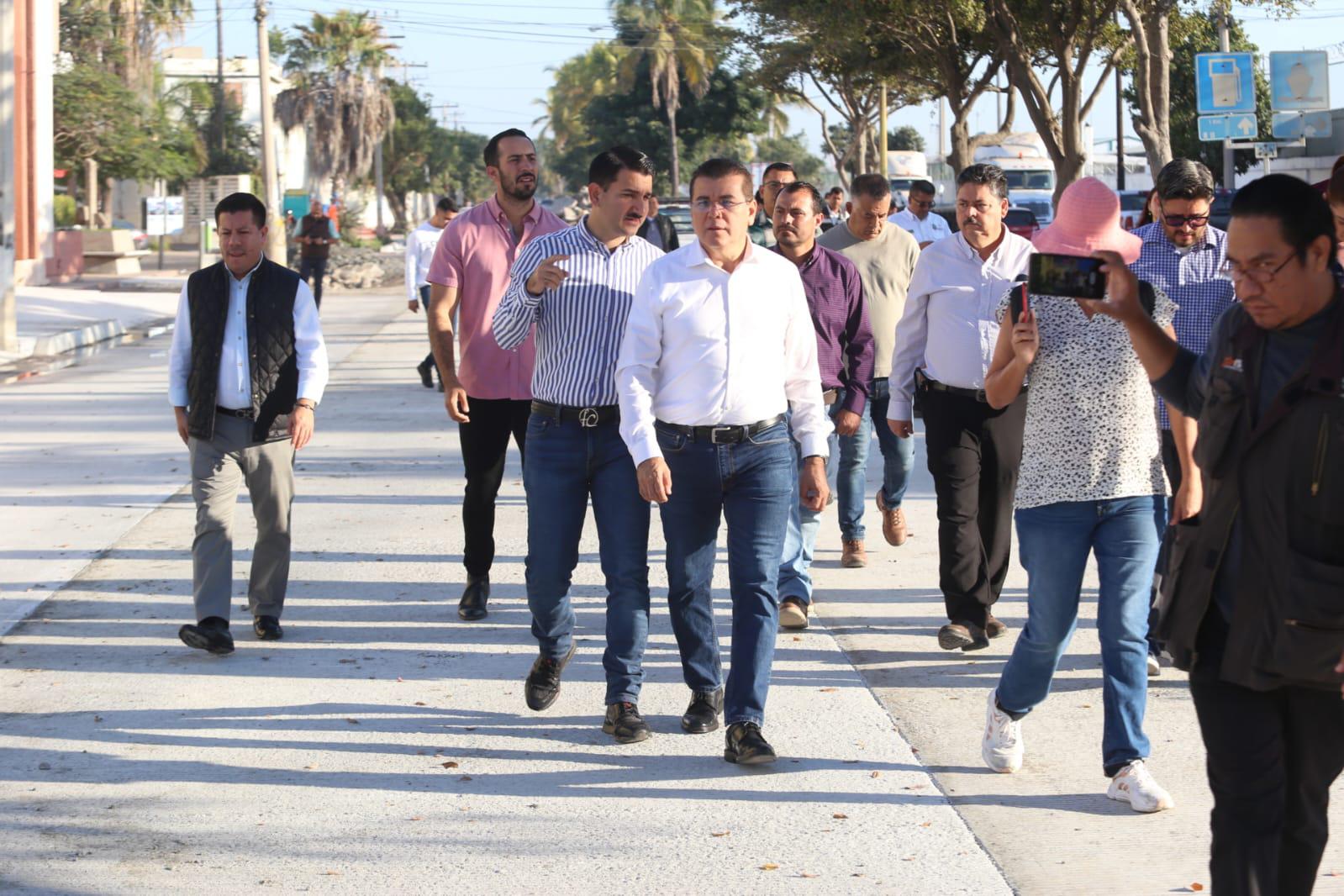 $!Remodelación de la avenida Emilio Barragán, en Mazatlán, lleva un 50% de avance