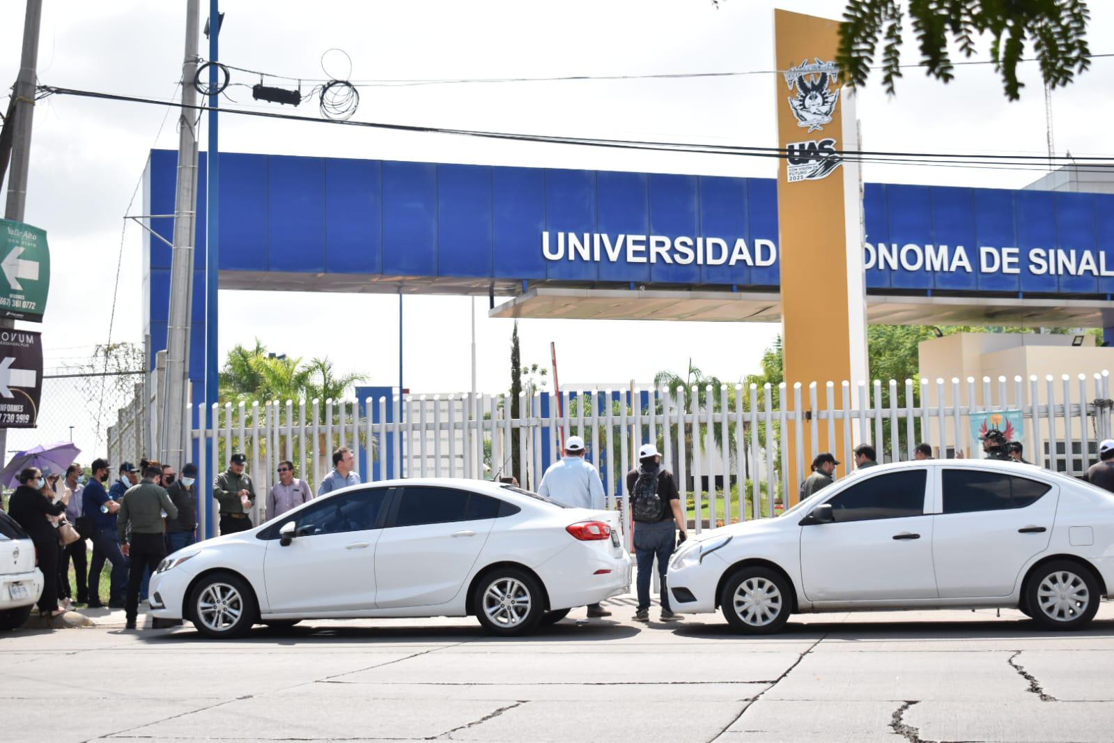 $!Iba Fiscalía por declaraciones patrimoniales, licitaciones y expedientes laborales de la UAS