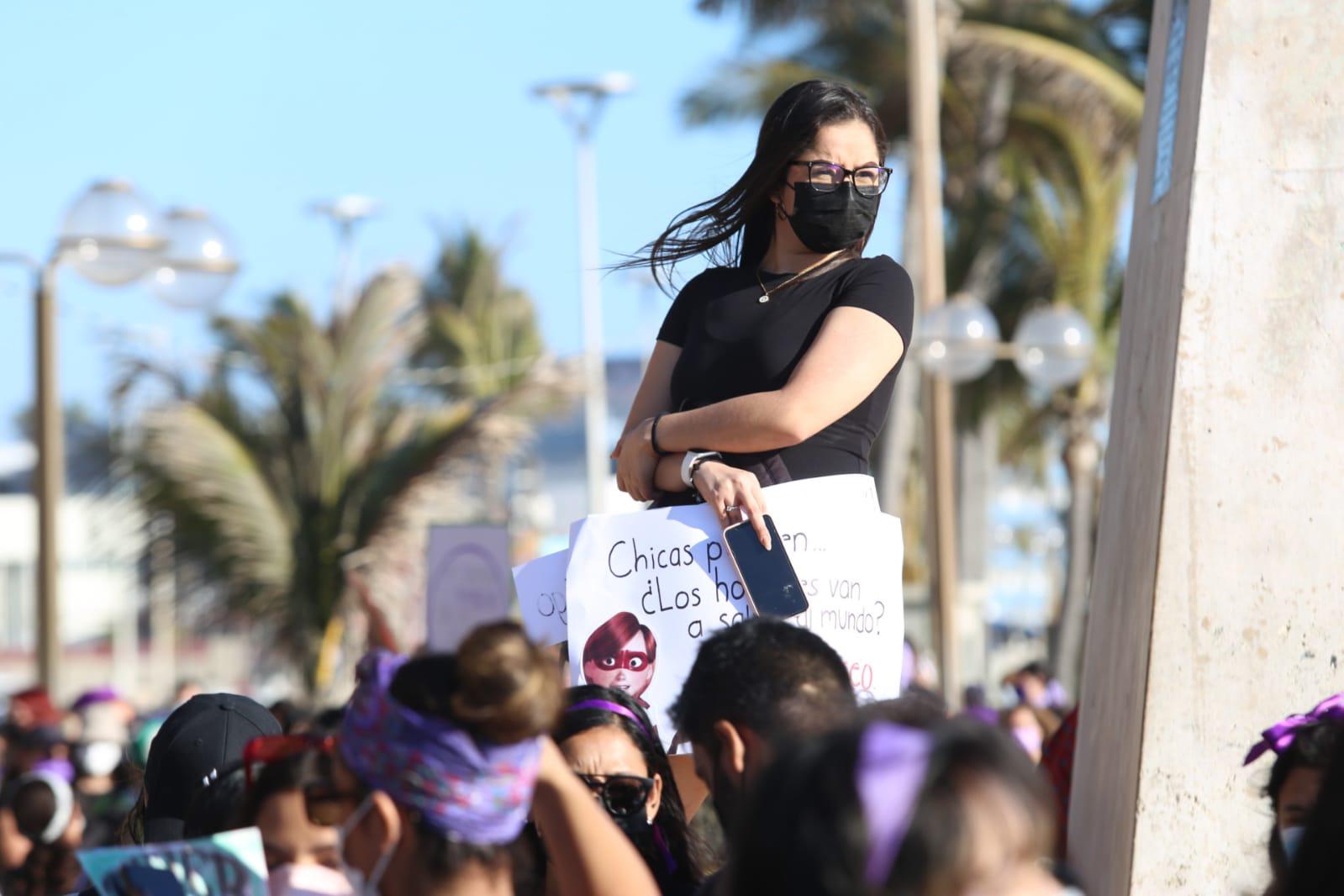 $!Mazatlecas exigen durante el 8M frenar la violencia de género