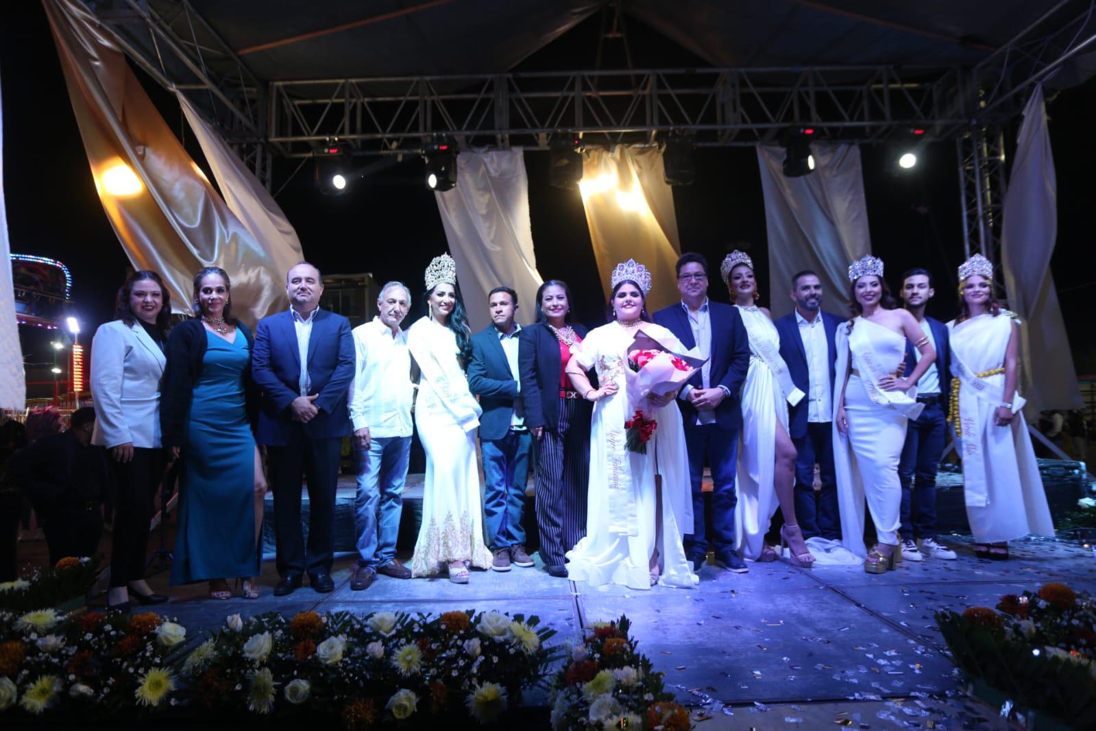 $!Las nuevas reinas y los directivos de Canaco y Concanaco.