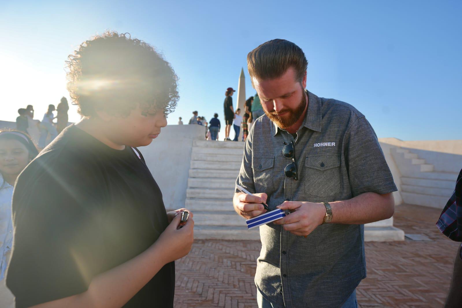 $!Algunos de los participantes aprovecharon para pedirle un autógrafo.