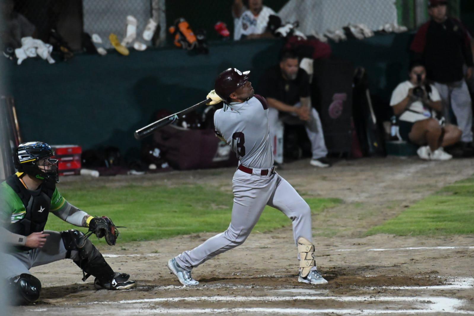 $!Pedro Reyes brilla en la lomita y Albert Lara conecta HR en duelo de Tomateros ante Cañeros