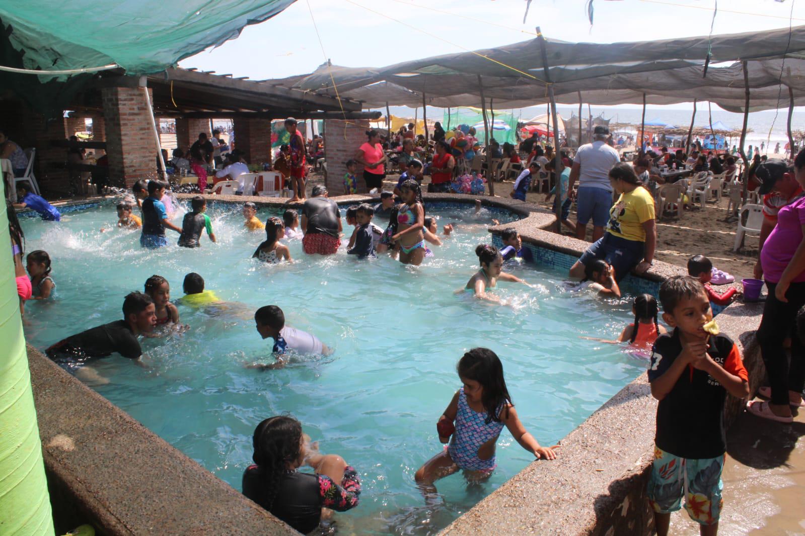 $!Restauranteros en playas de Rosario afirman tener ventas de regulares a buenas por Semana Santa