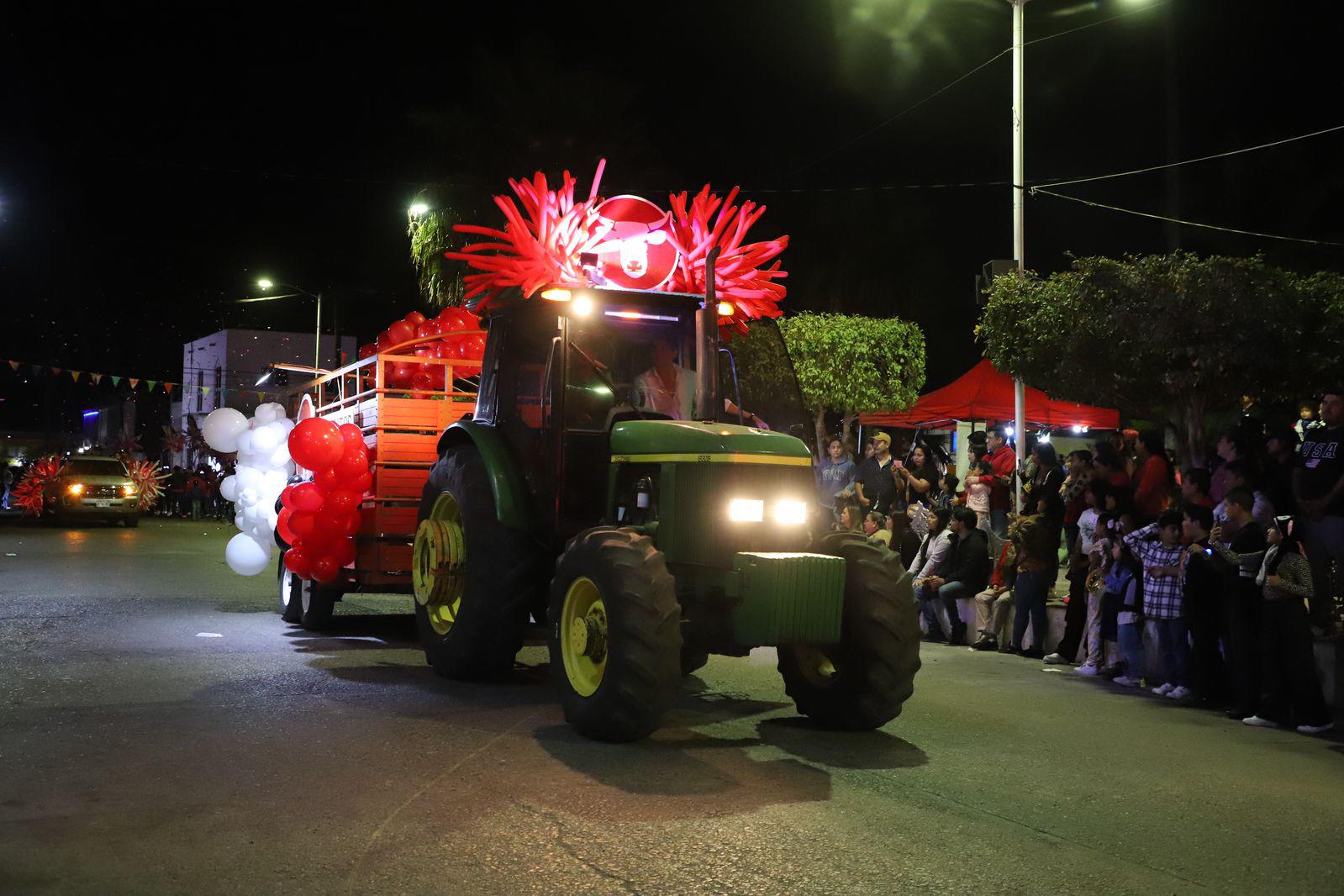 $!El río de la fantasía recorre las calles de La Cruz con el desfile del Carnaval Elota 2025