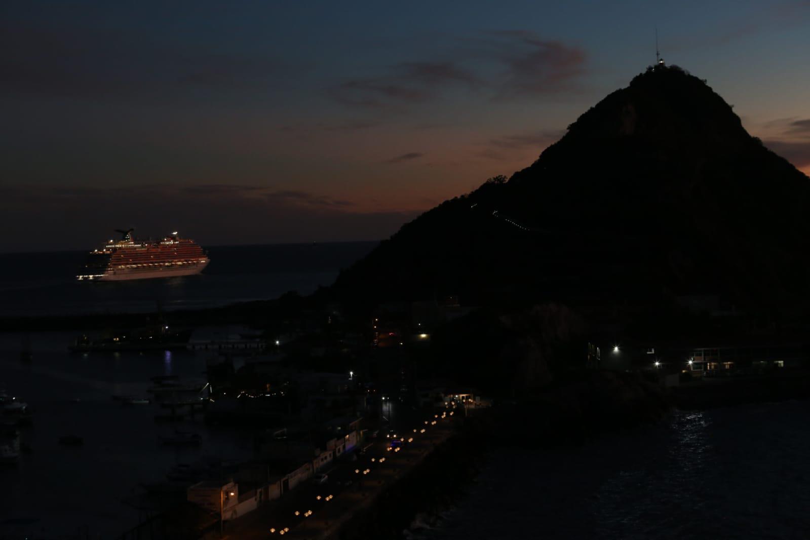 $!Daniel, niño de Mazatlán, sueña con un día subirse a un crucero y va a La Puntilla a decirles adiós