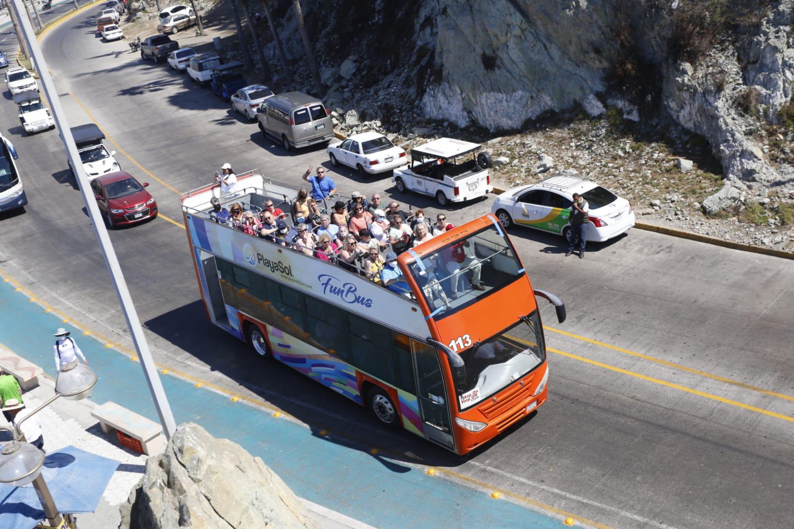 $!Mazatlán vive este miércoles una fiesta turística por la llegada de tres cruceros