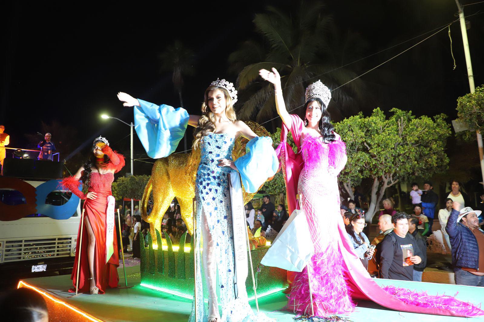 $!El río de la fantasía recorre las calles de La Cruz con el desfile del Carnaval Elota 2025