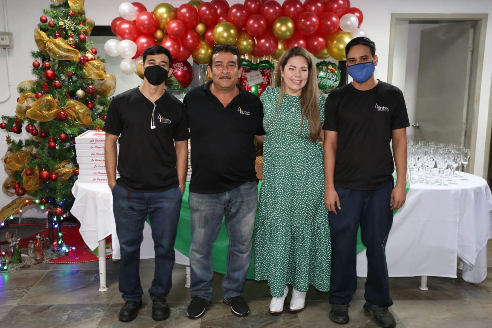 $!El personal de prensa con Elizabeth Peraza.