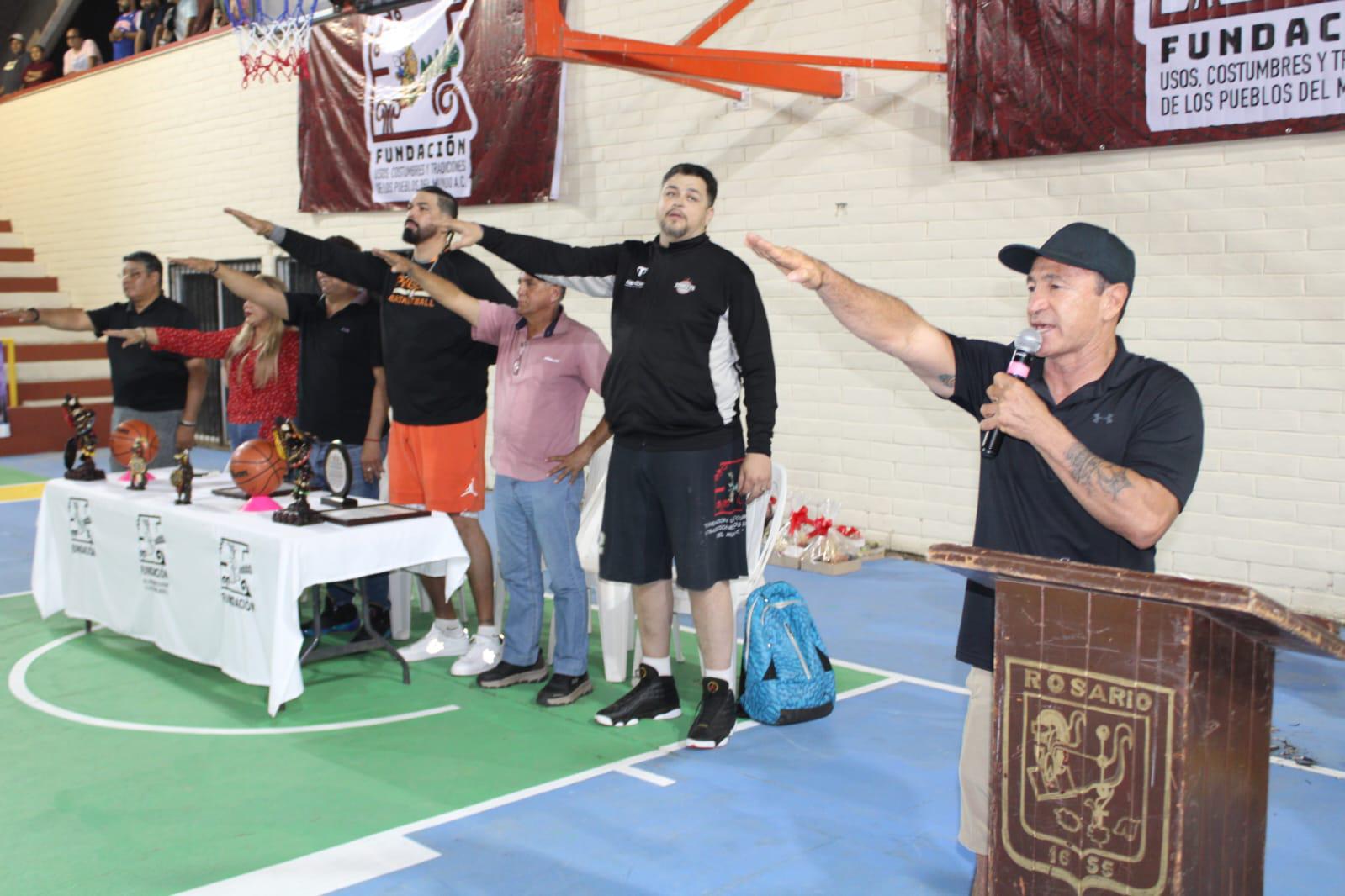 $!¡Profeta en su tierra! Inauguran en Rosario torneo de basquetbol con homenaje a Horacio Llamas