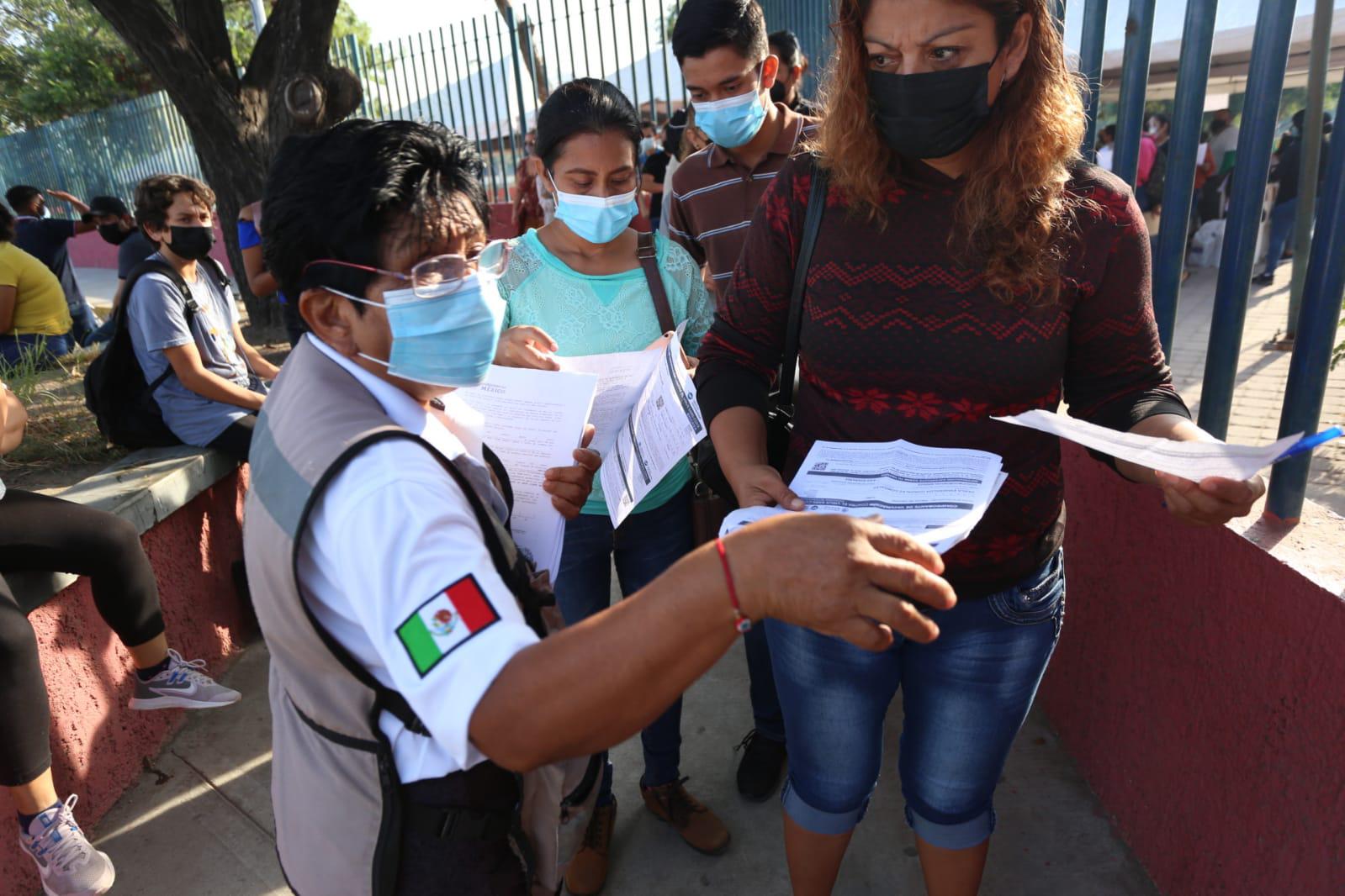 $!Tiempo de espera de vacunación contra el Covid en Polideportivo de la UAS en Mazatlán se redujo hasta media hora