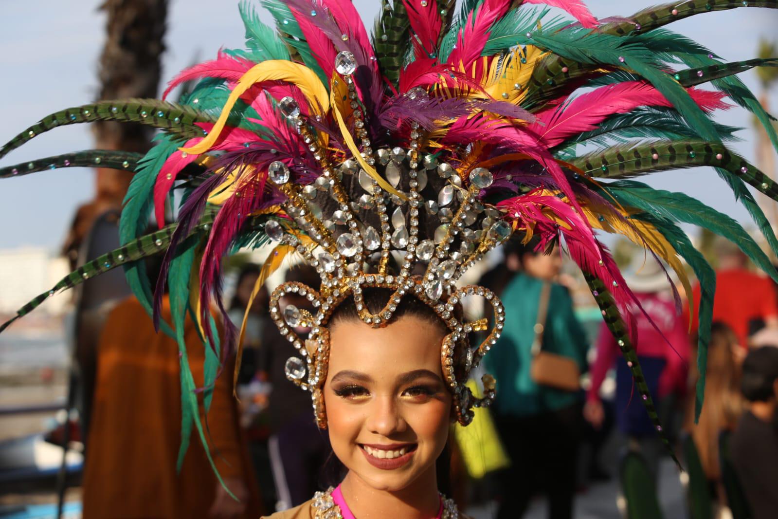 $!Impresionan carrozas, comparsas y la Banda MS en el primer desfile del Carnaval