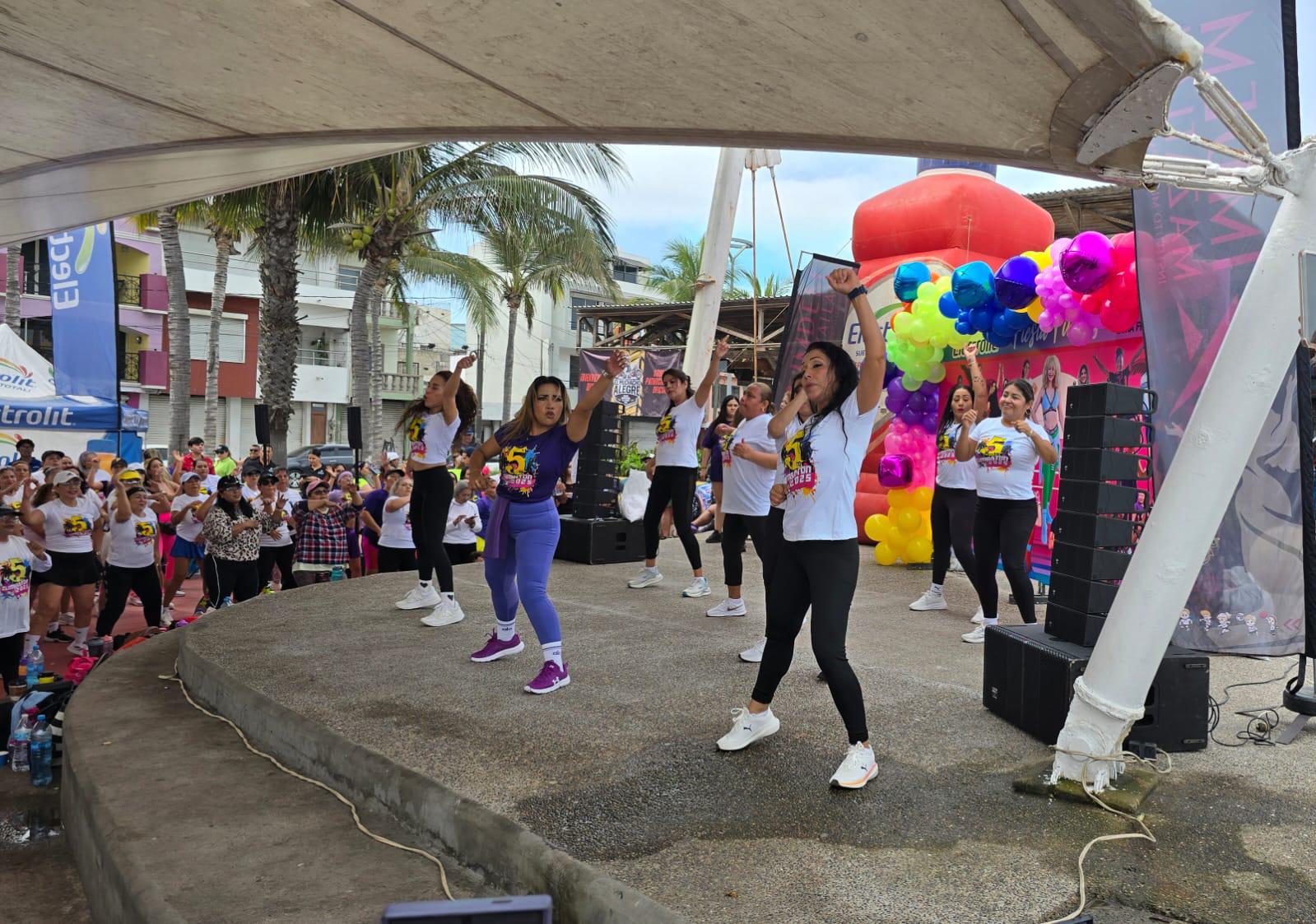$!Más de 700 personas acuden al quinto Zumbathon, en Playa Norte
