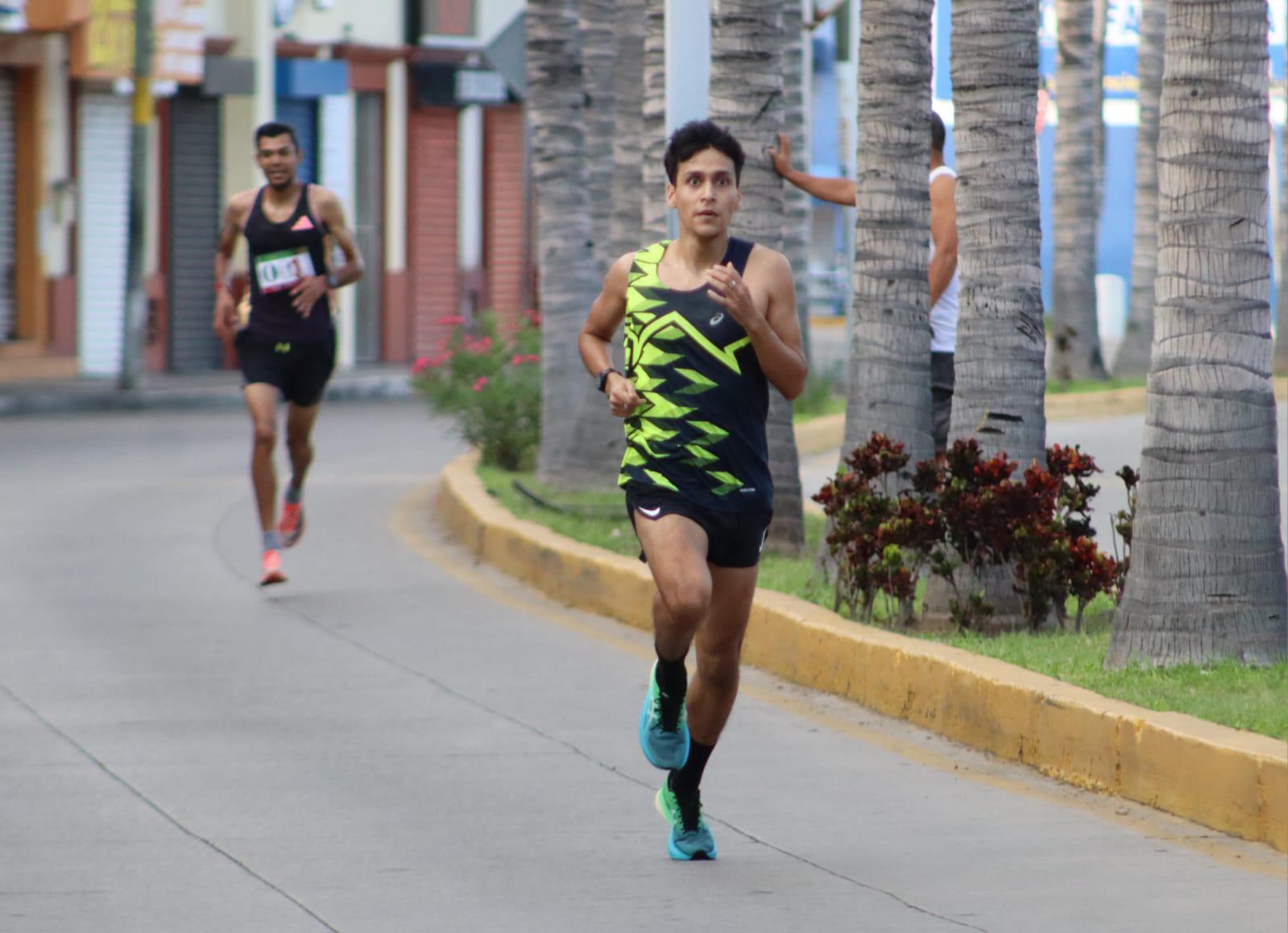 $!Alrededor de 300 corredores se unen a la Carrera con Causa PABS, en Mazatlán