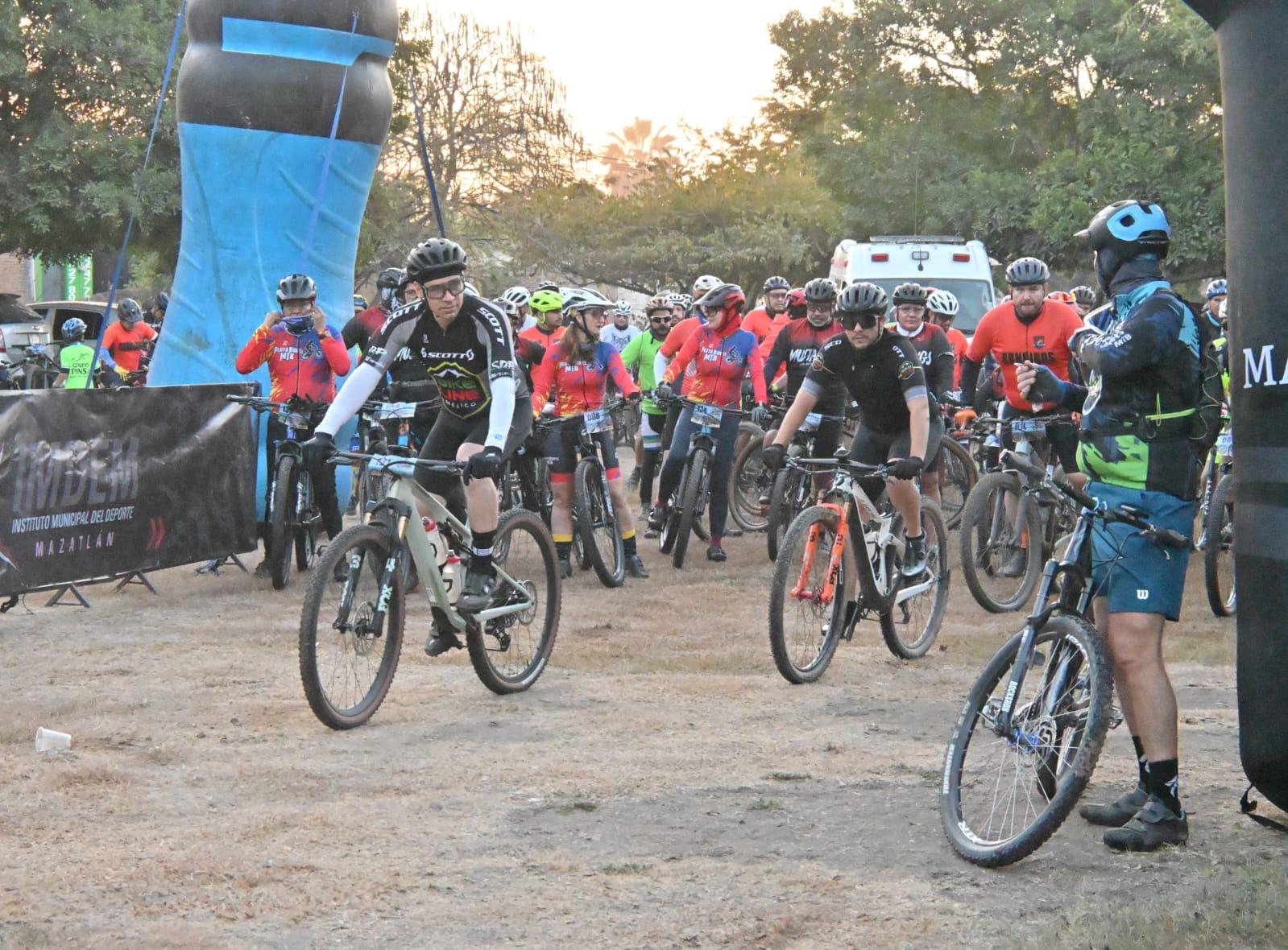 $!Toman más de 200 ciclistas el Cuarto Reto Polillas MTB Mazatlán