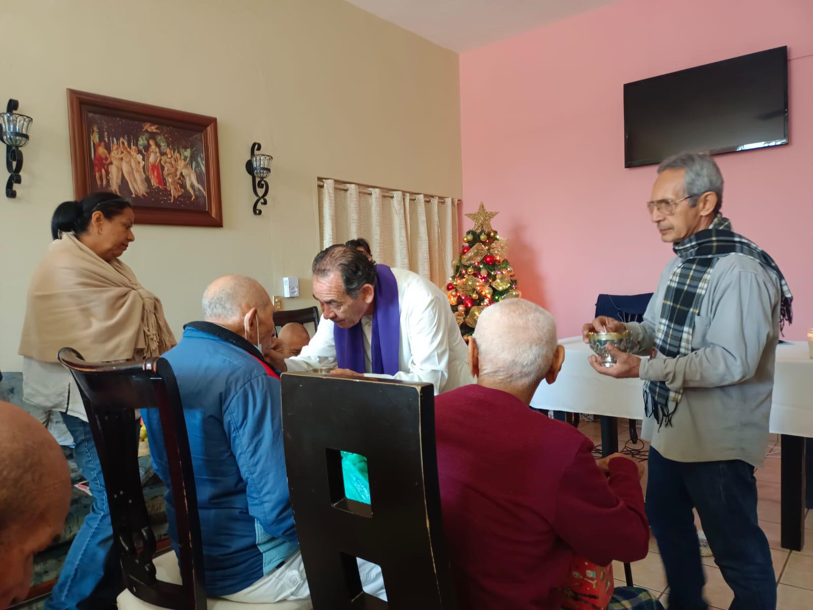 $!Celebran misa de Navidad en asilo de ancianos de Escuinapa