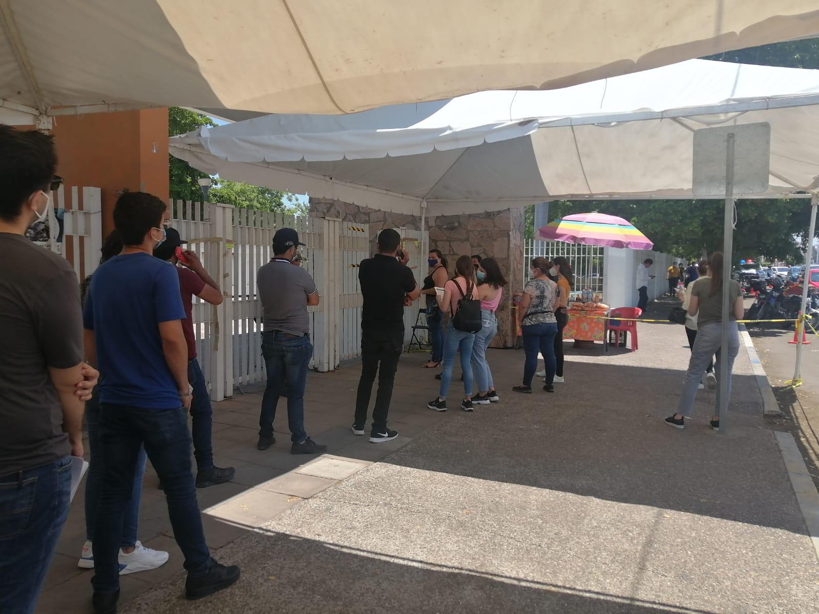$!Pocos jóvenes acuden al último día de vacunación en el Centro Cívico de Culiacán