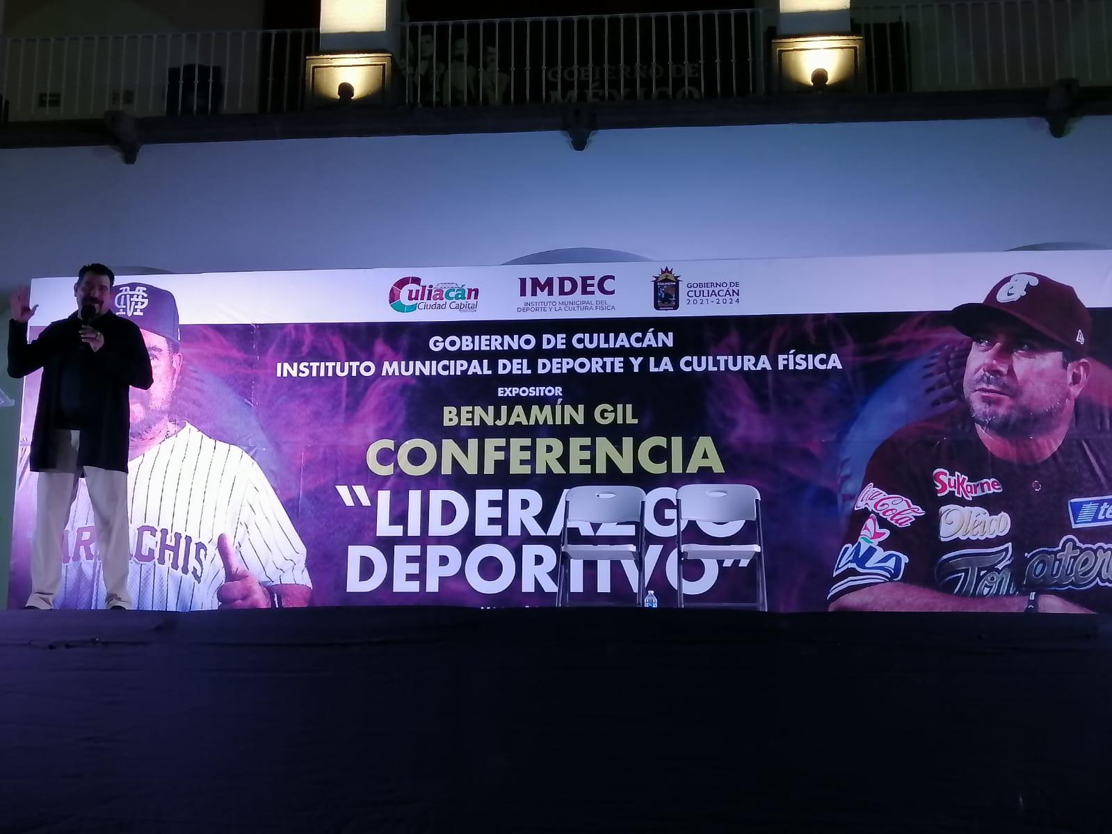 $!Benjamín Gil, mánager de Tomateros de Culiacán, imparte conferencia ‘Liderazgo Deportivo’