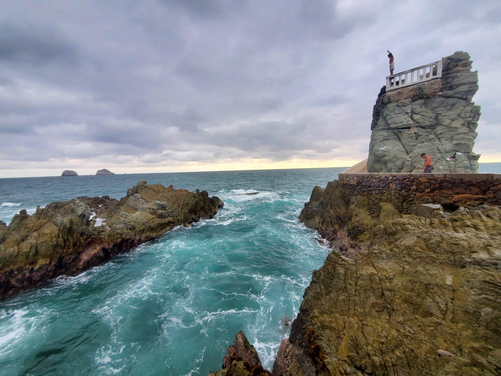 $!El Clavadista, 20 metros de altura en Mazatlán que generan expectación y hasta nerviosismo