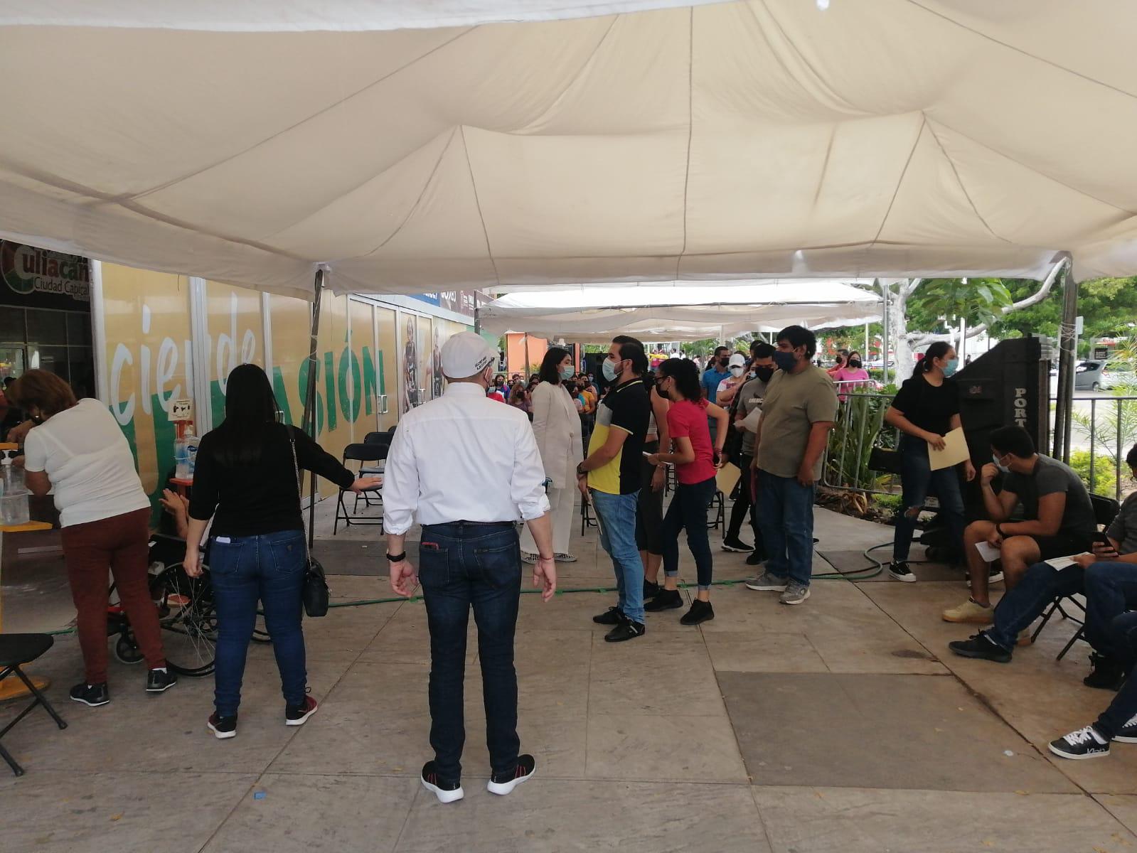 $!Transcurre tranquilo segundo día de vacunación en el Polideportivo Juan S. Millán, de Culiacán