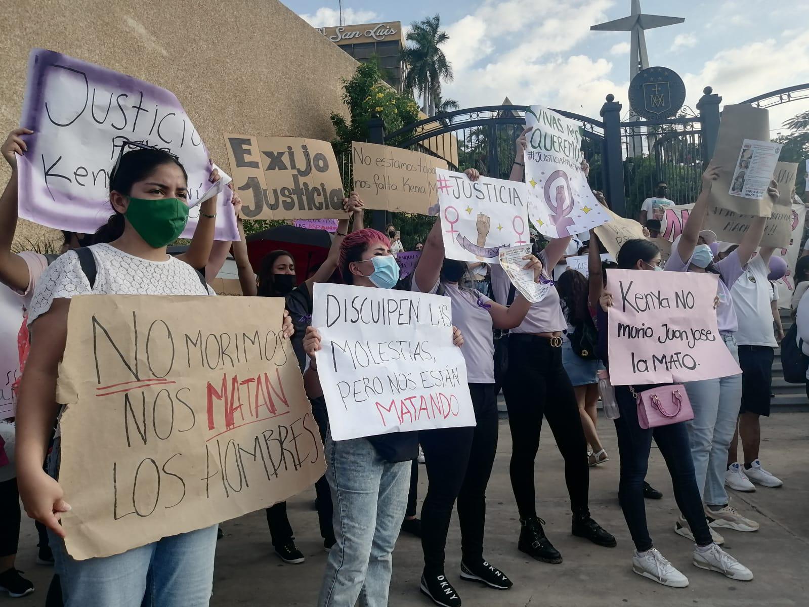 $!‘No estamos todas, nos falta Kenya’. Exigen justicia para joven asesinada en Culiacán