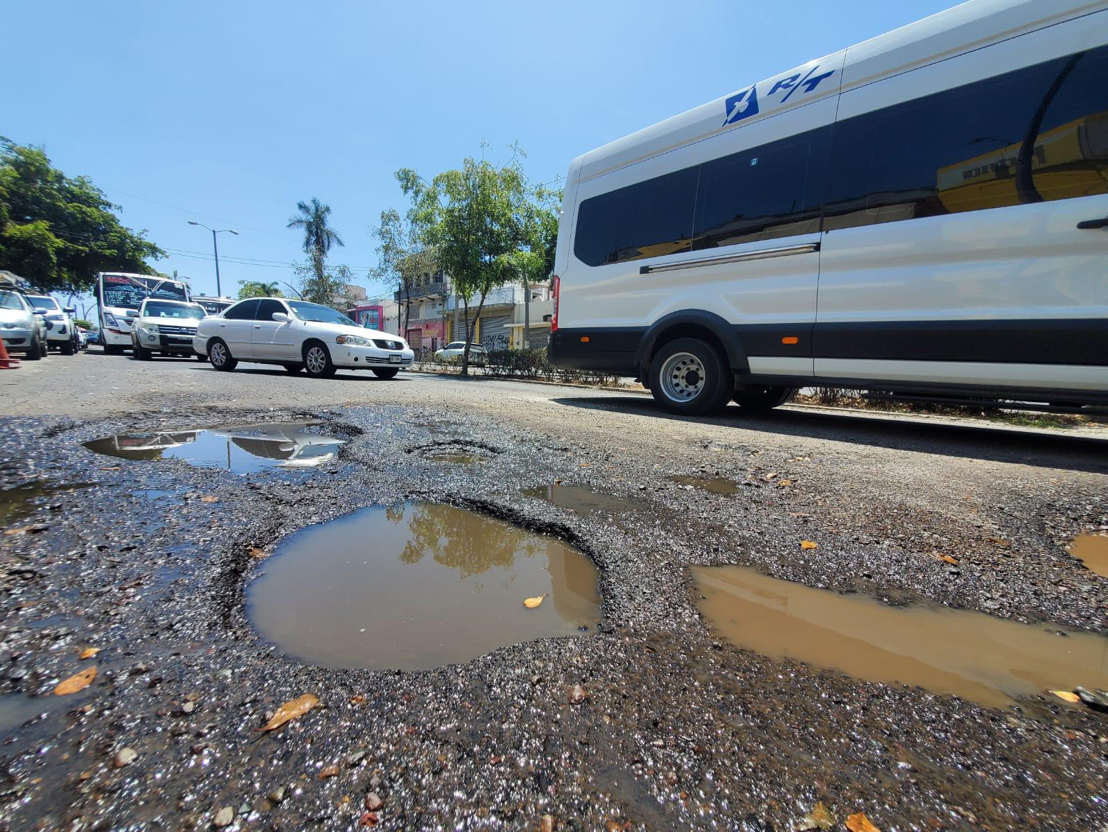 $!Gobierno de Mazatlán paga hasta $187 mil por lámpara, pero no arregla ‘cráteres’ en calles de Mazatlán
