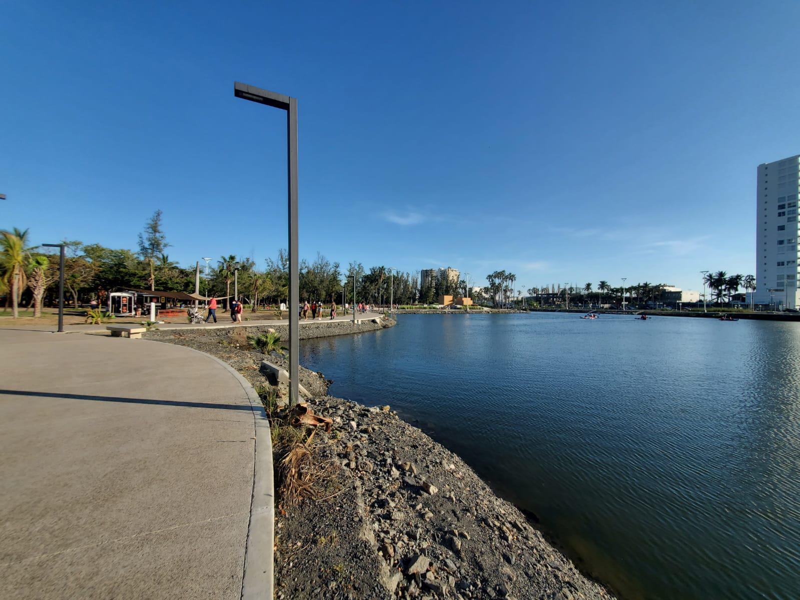 $!Disfrutan mazatlecos del primer domingo del Parque Central